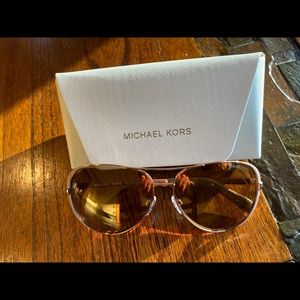 Michael Kors Sunglasses Aviator Rose gold/ Mirrored Rose gold.